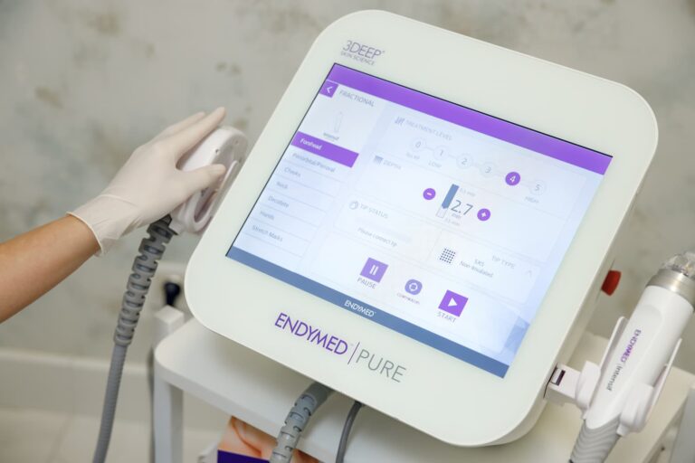 Апарат ENDYMED PURE (3DEEP) для RF-ліфтингу в центрі IDERMIC, Львів