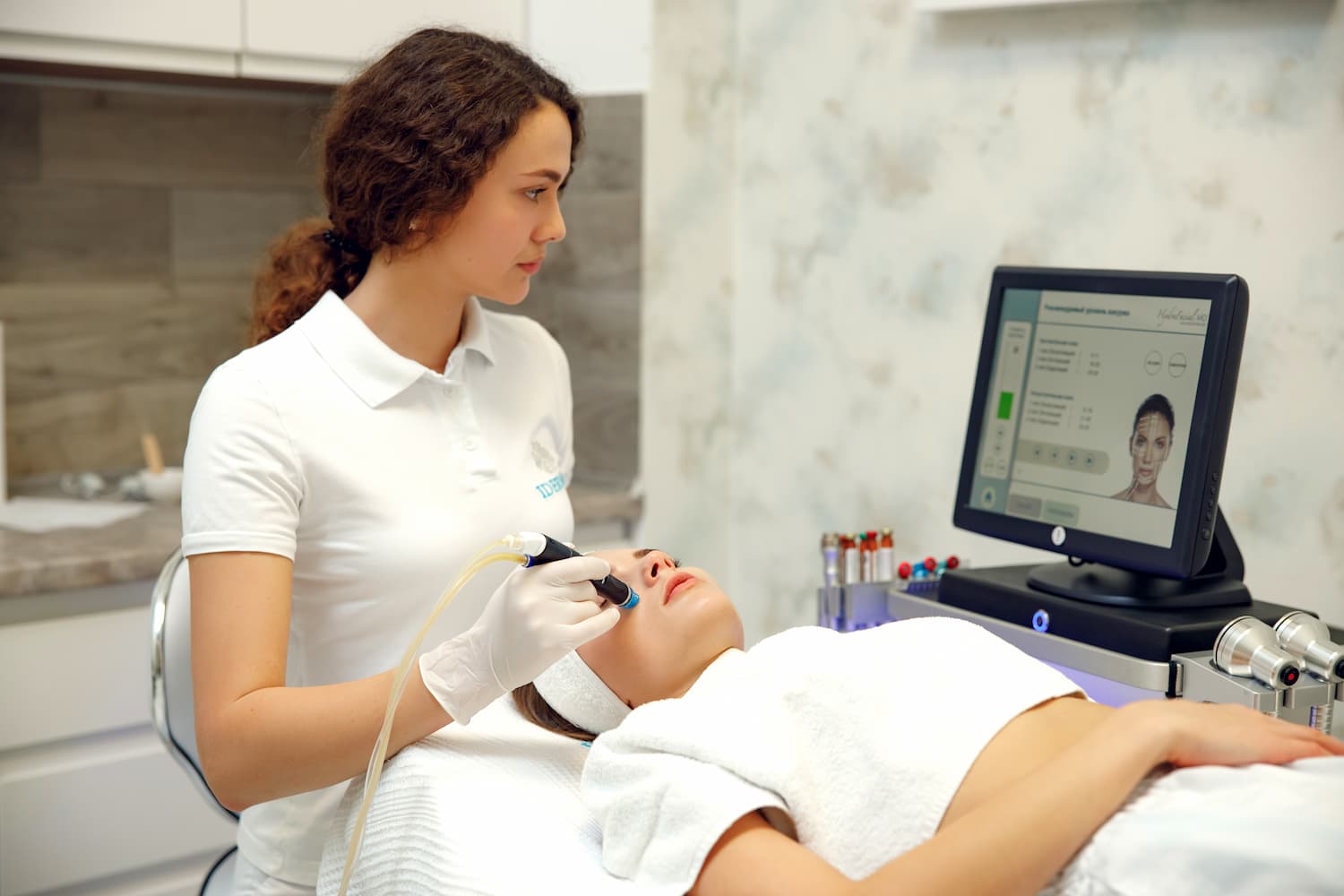 Вакуумна чистка обличчя HydraFacial