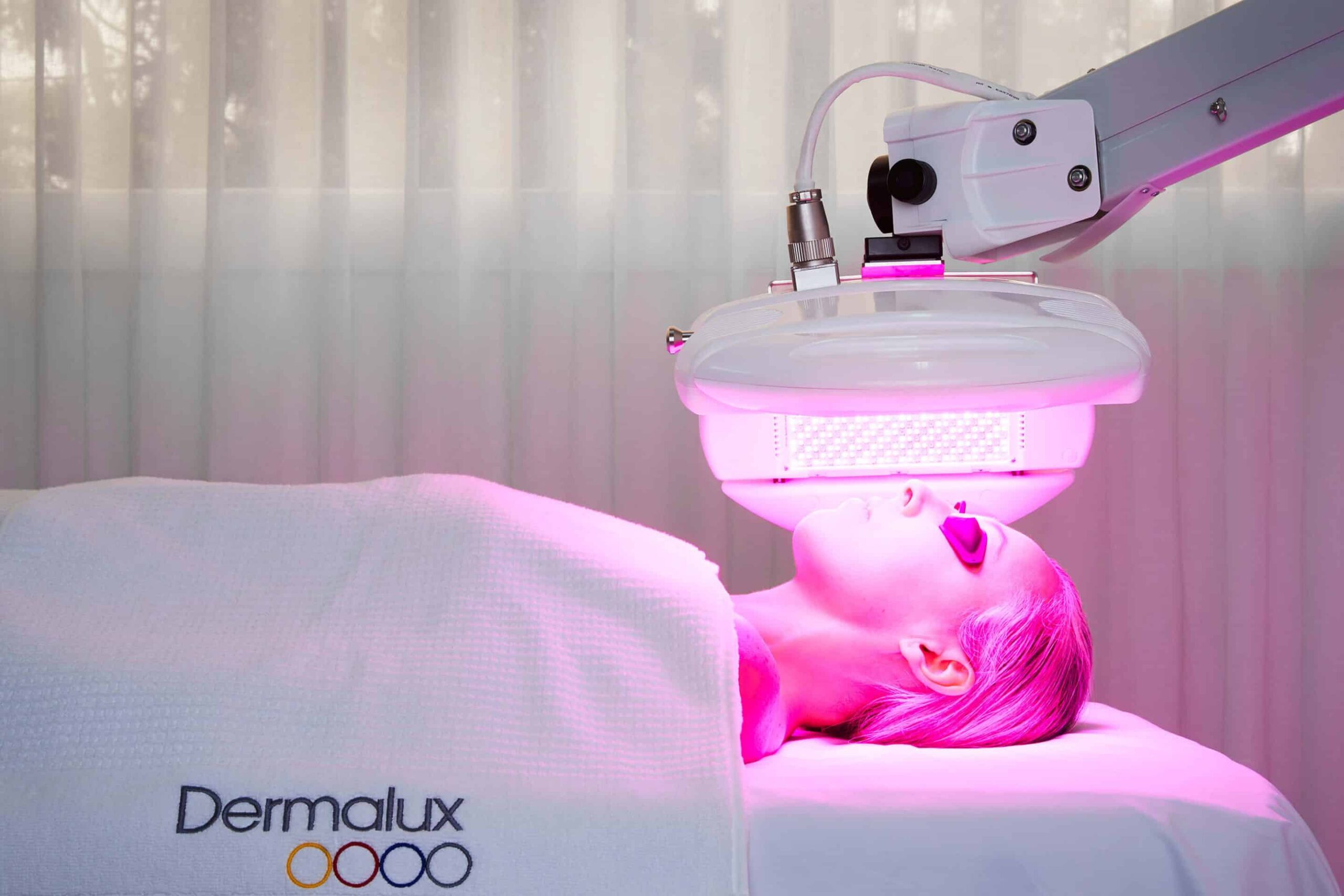 Dermalux – неінвазивна LED-світлотерапія Dermalux – неінвазивна LED-світлотерапія