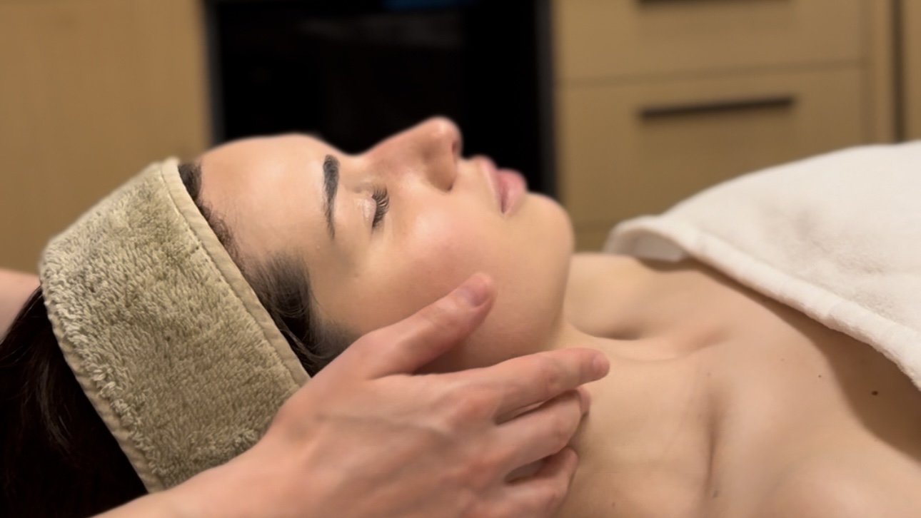 Міоліфтинговий масаж обличчя