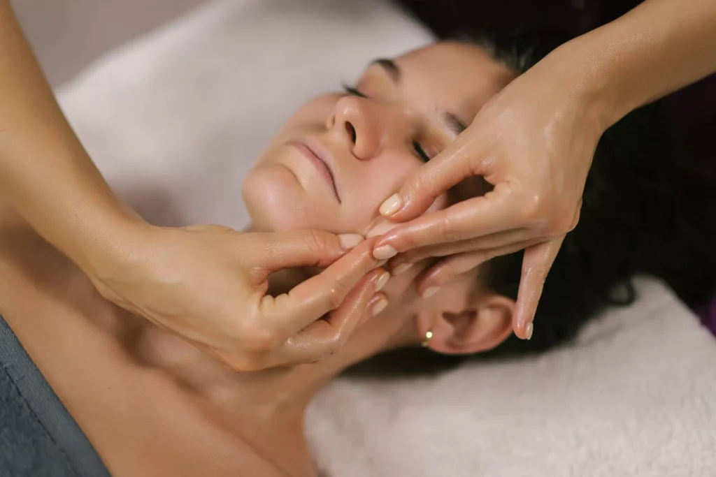 Міоліфтинговий масаж